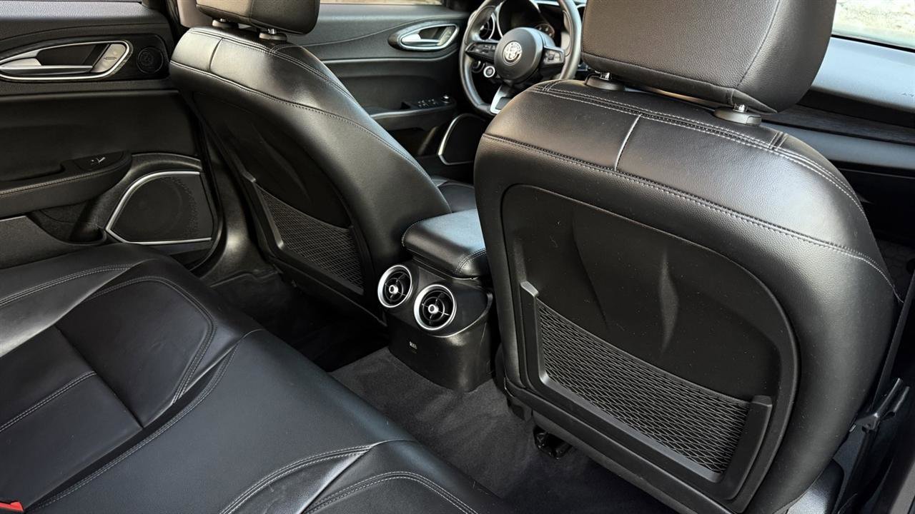 Used 2020 Alfa Romeo Giulia AWD w/ Nero Edizione image 23