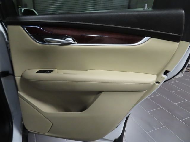 Used 2018 Cadillac XT5 Luxury w/ Driver Awareness Package image 13