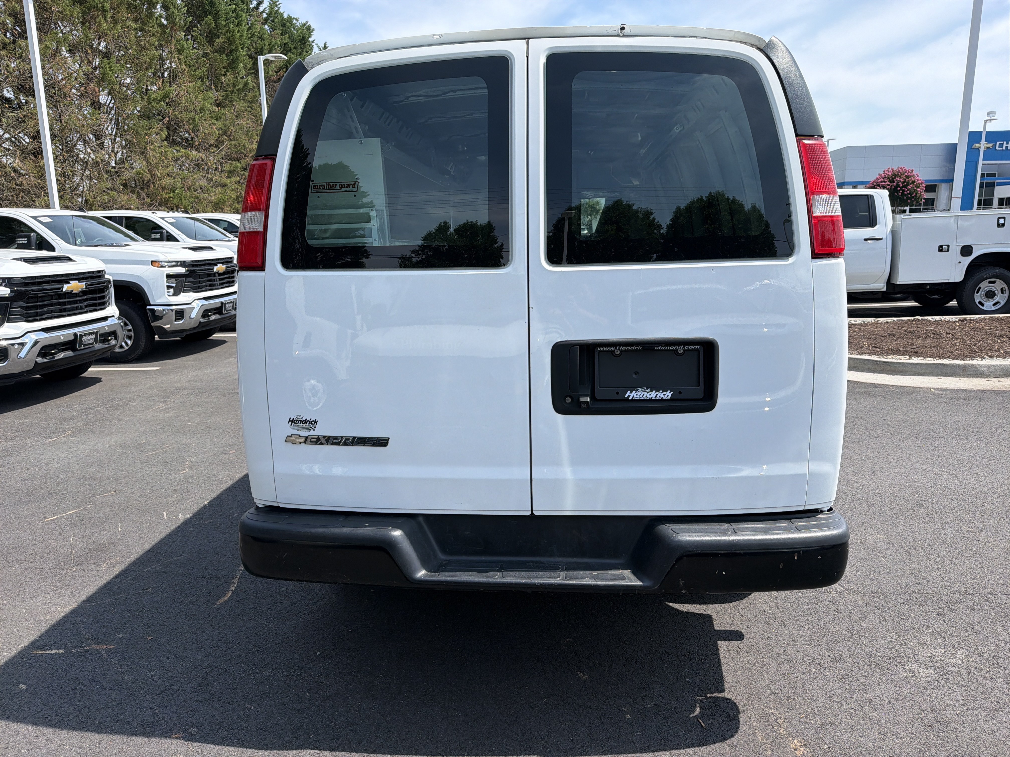 Used 2018 Chevrolet Express 2500 Extended RWD image 9