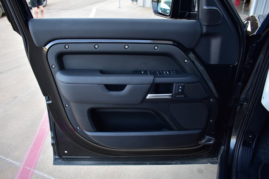 Used 2025 Land Rover Defender 110 S image 15