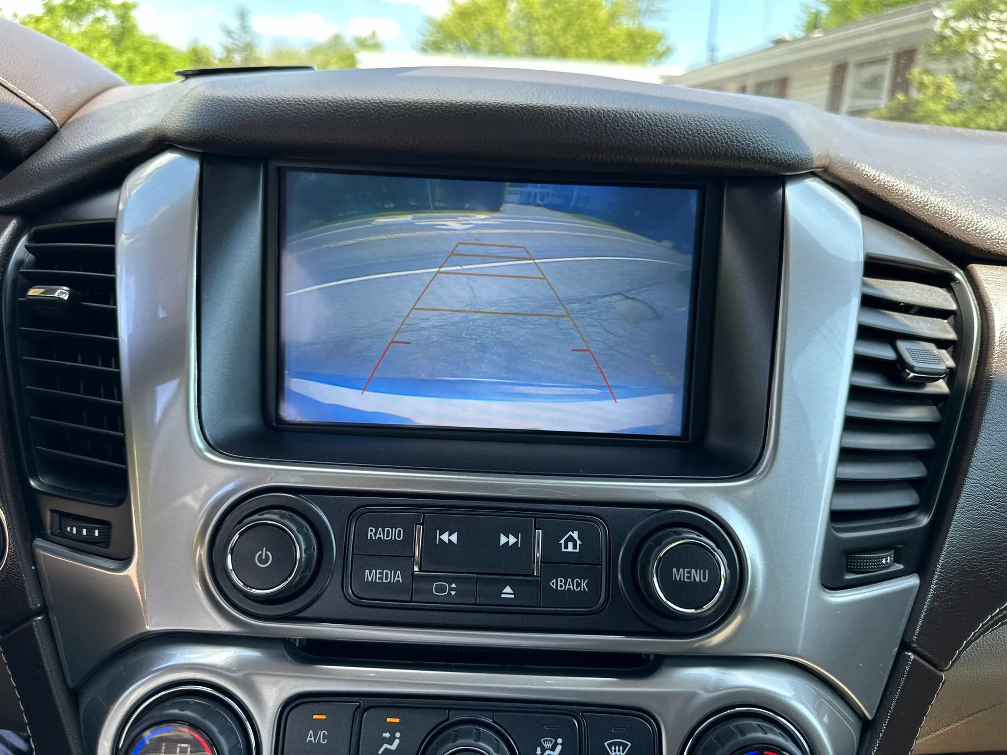 Used 2020 Chevrolet Suburban Premier AWD/4WD image 27