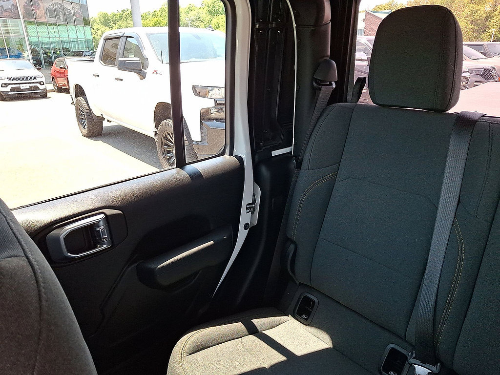 Used 2025 Jeep Gladiator Sport AWD/4WD image 12