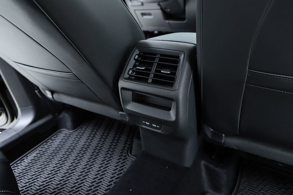 New 2026 Volkswagen Tiguan SE image 38