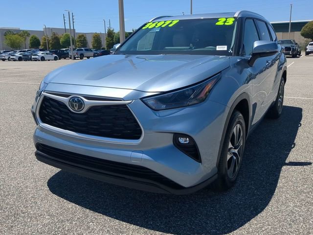 Used 2023 Toyota Highlander XLE image 8