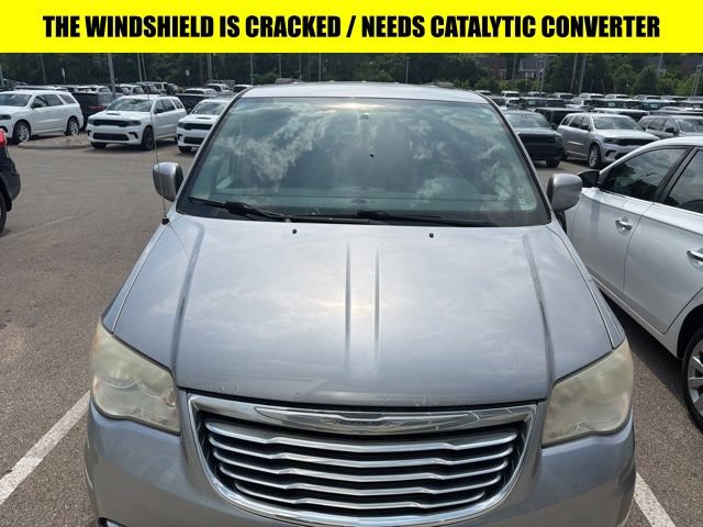 Used 2014 Chrysler Town & Country Touring FWD image 2
