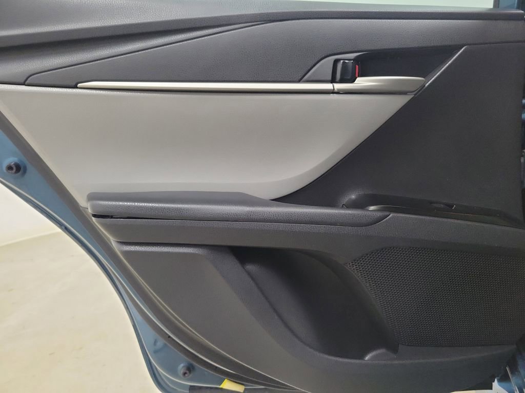 Used 2025 Toyota Camry SE w/ Convenience Package image 15