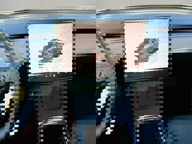 Used 2023 Tesla Model 3 Standard Range image 8