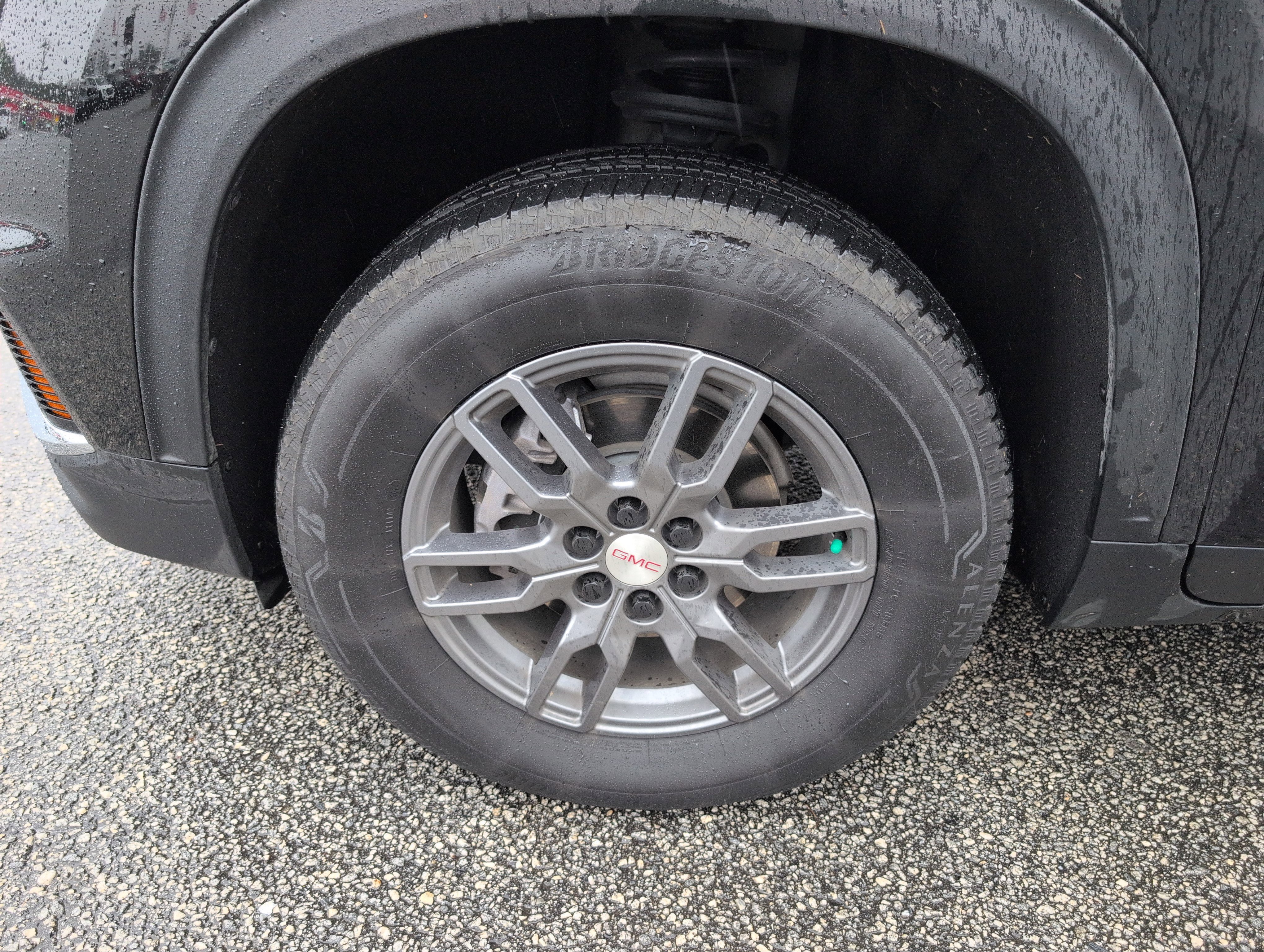 Used 2025 GMC Acadia Elevation image 2