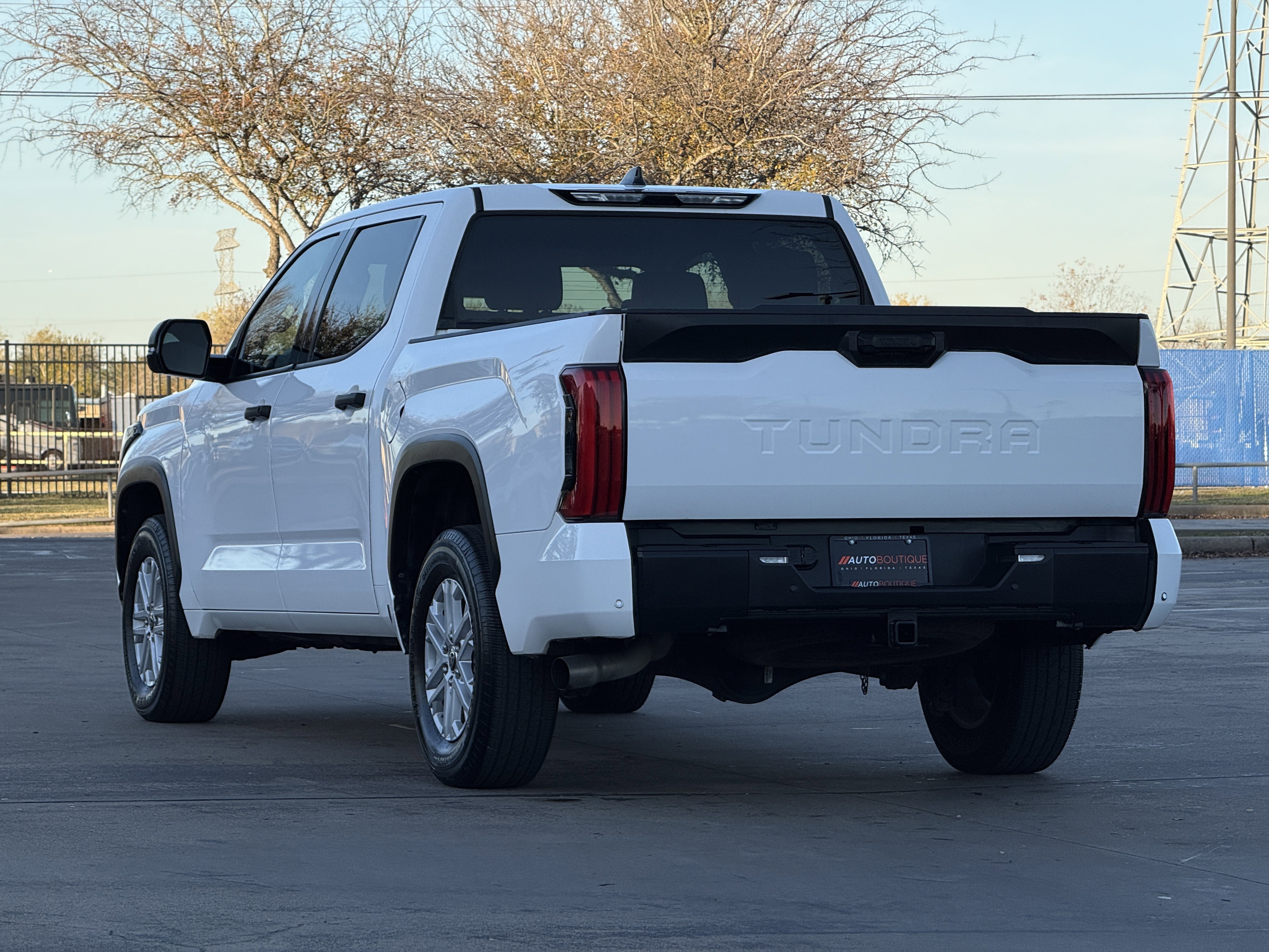 Used 2022 Toyota Tundra SR5 w/ SR5 Convenience Package image 10