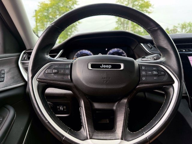 Used 2021 Jeep Grand Cherokee L Limited AWD/4WD image 23