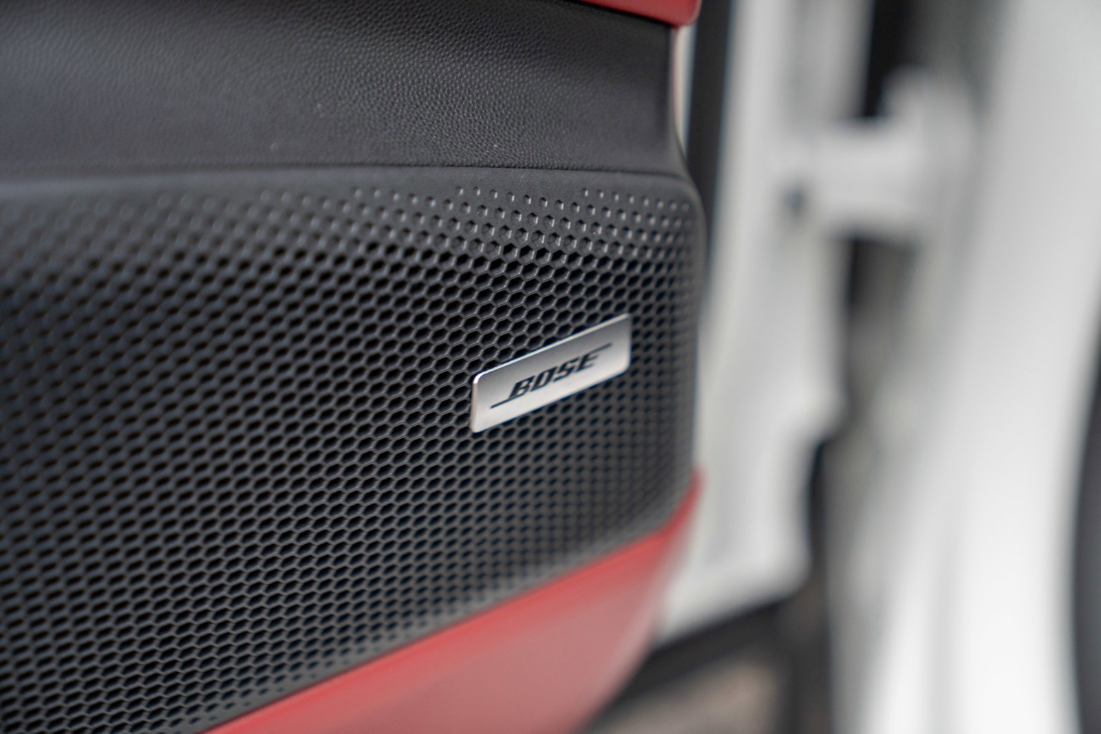 Certified 2025 Porsche Macan Electric image 11