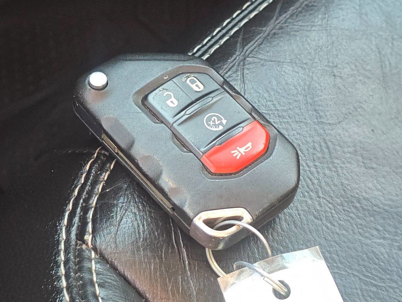 Used 2018 Jeep Wrangler Unlimited Sahara image 35