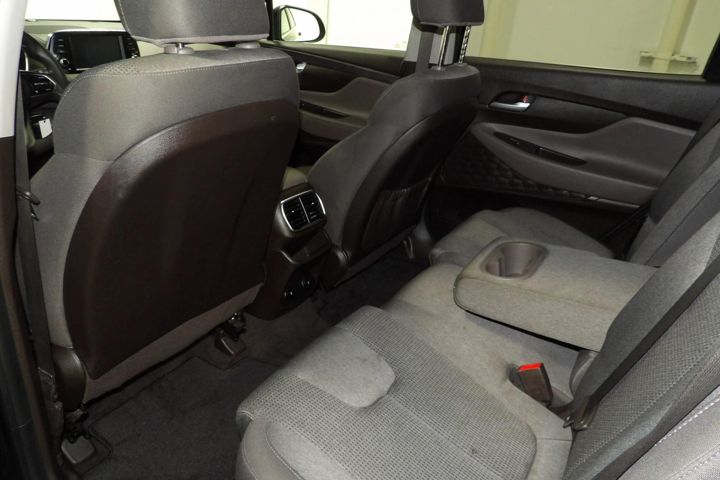 Used 2019 Hyundai Santa Fe SE w/ Cargo Package FWD image 12