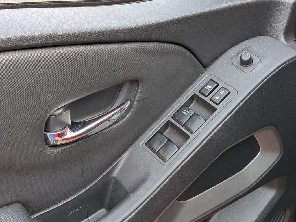 Used 2023 Nissan Frontier SV image 11