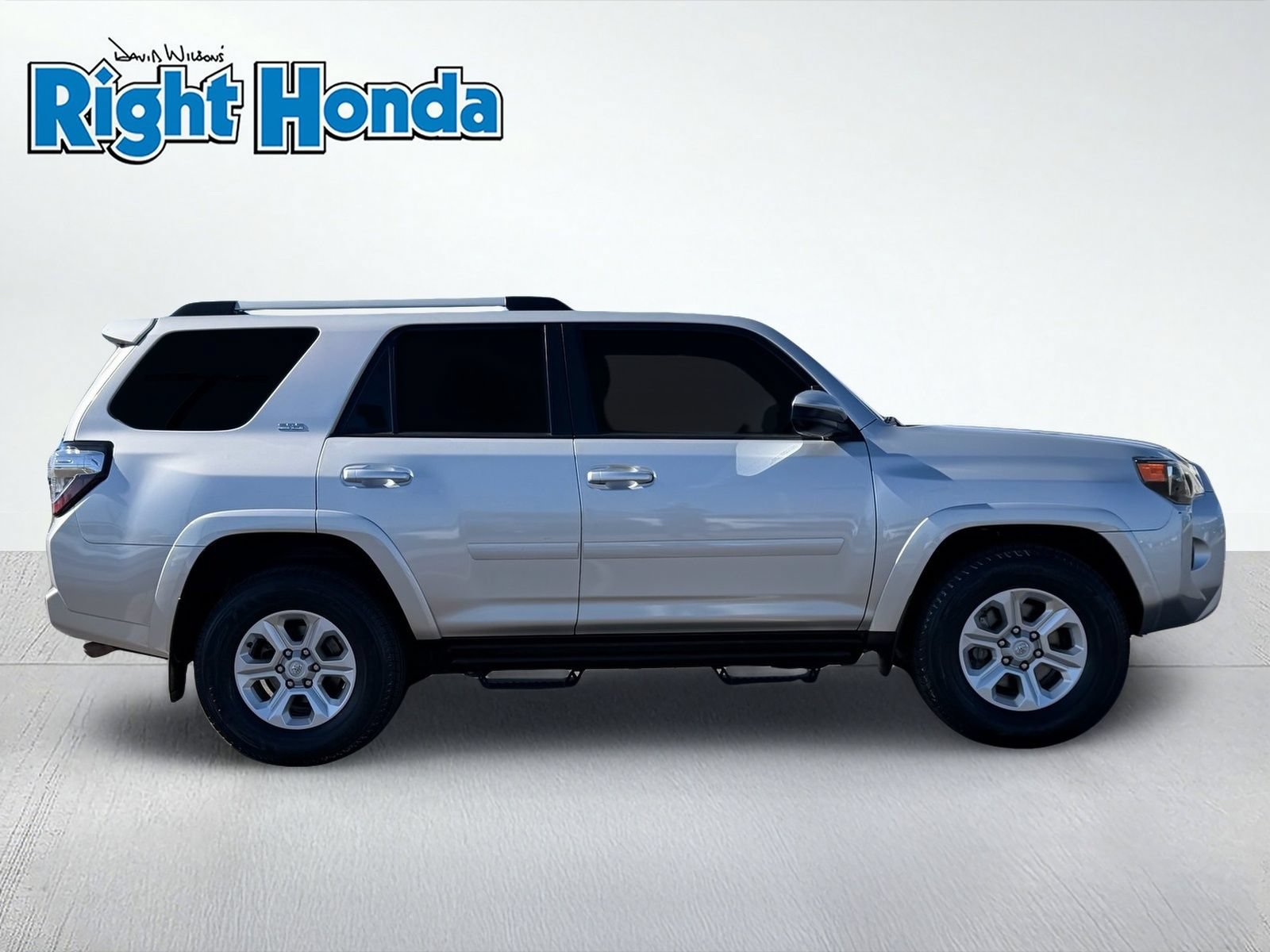 Used 2020 Toyota 4Runner SR5 RWD image 9