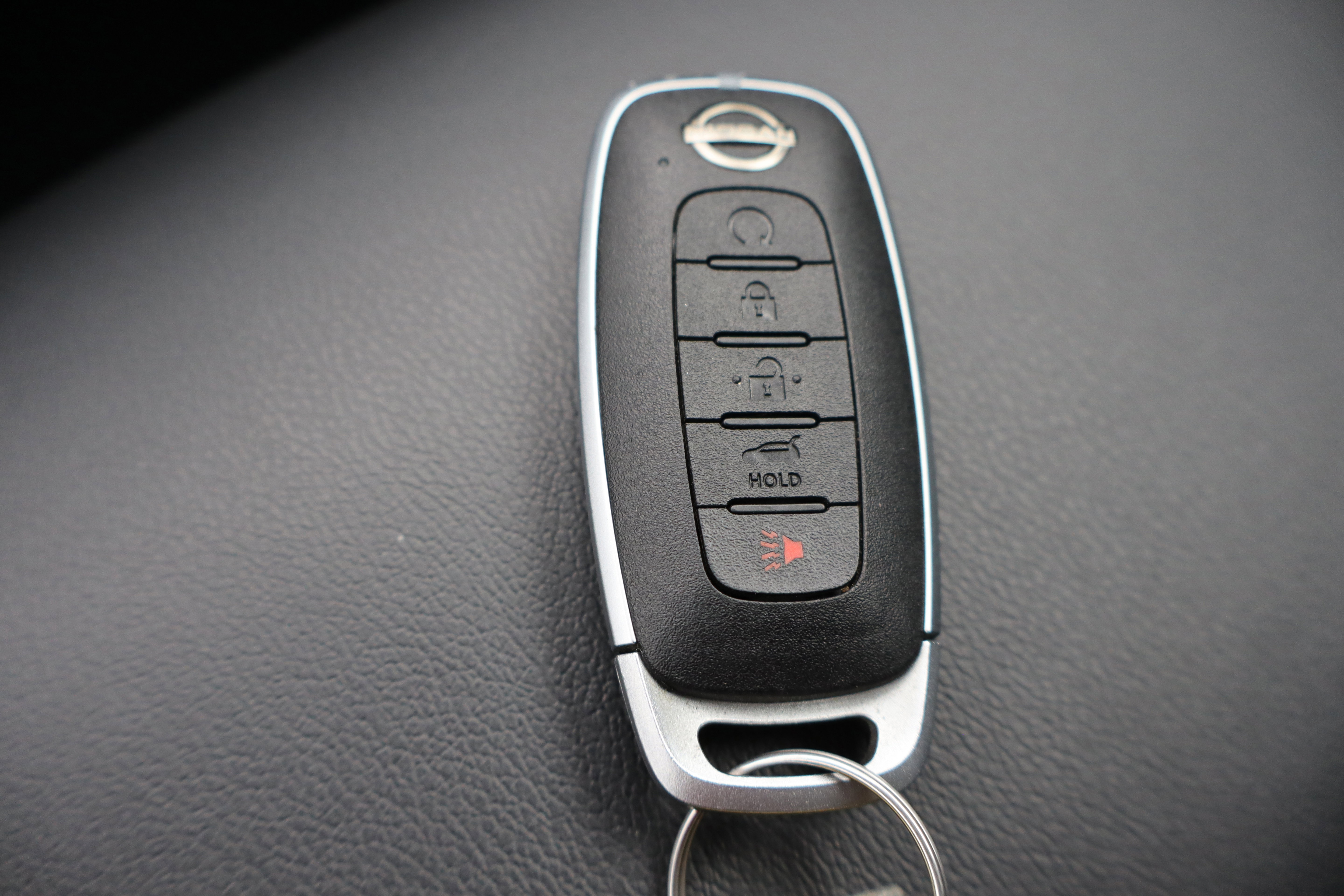 Used 2023 Nissan Pathfinder SL AWD/4WD image 34