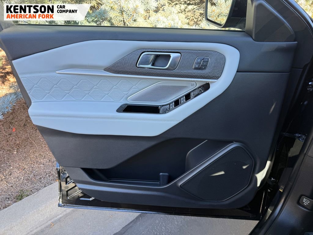 Used 2025 Ford Explorer Platinum w/ LUX Leather Package image 18