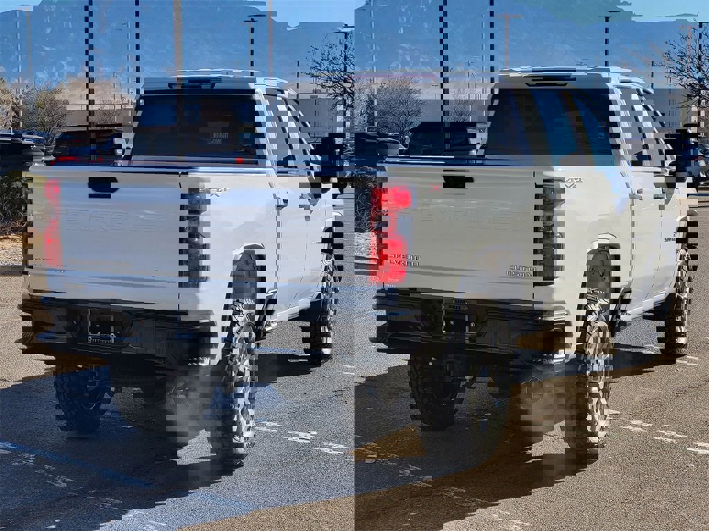 Certified 2022 Chevrolet Silverado 2500 Custom w/ Custom Value Package image 3