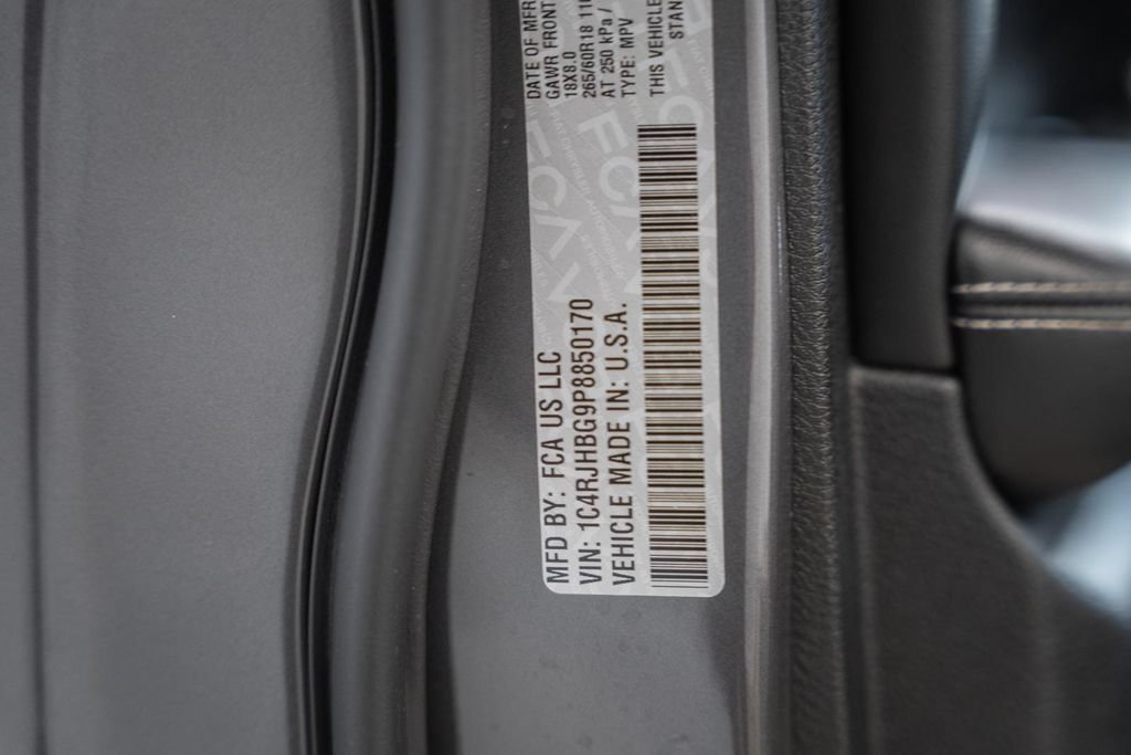 Used 2023 Jeep Grand Cherokee Limited AWD/4WD image 40
