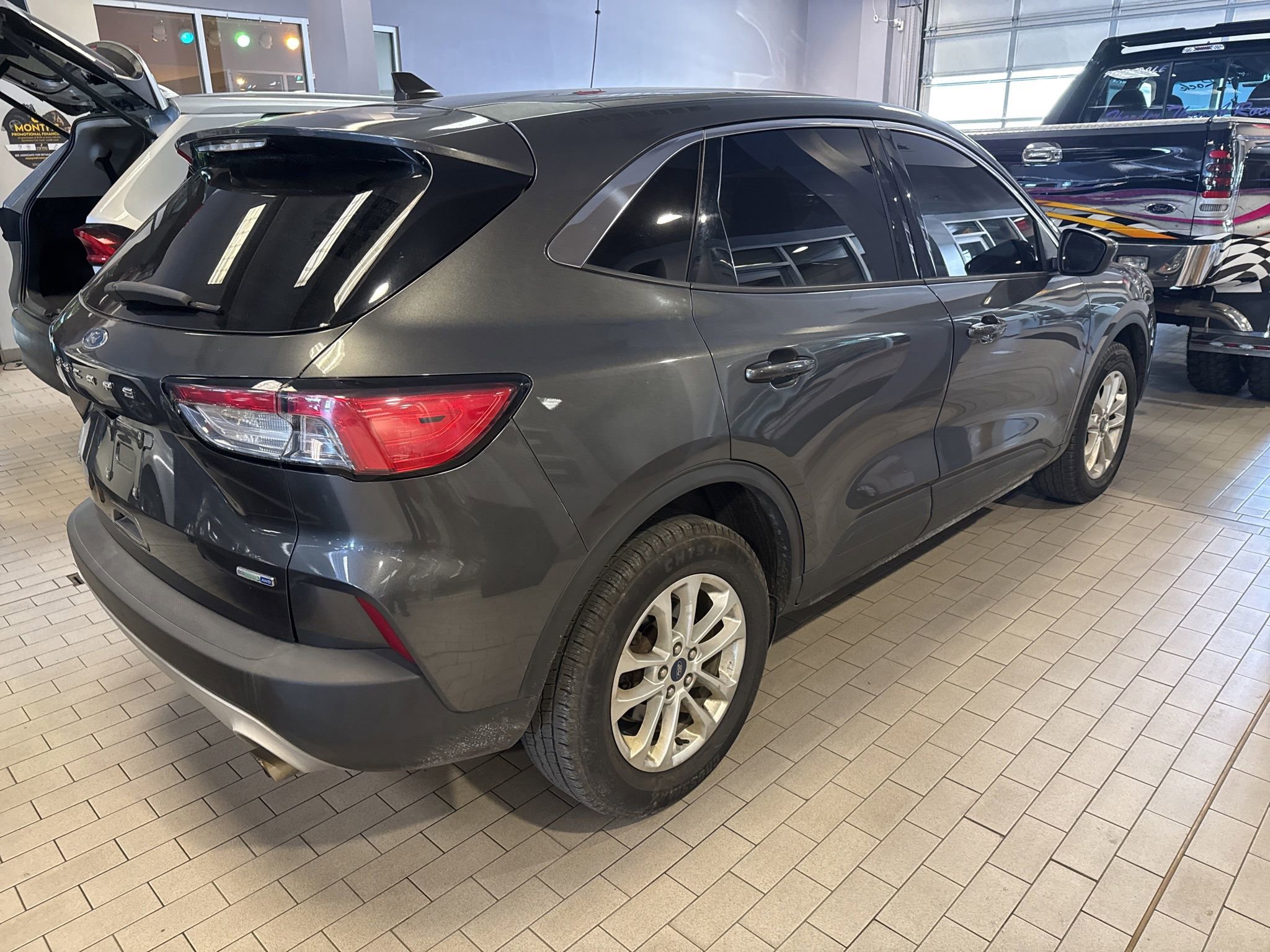 Used 2020 Ford Escape SE image 4