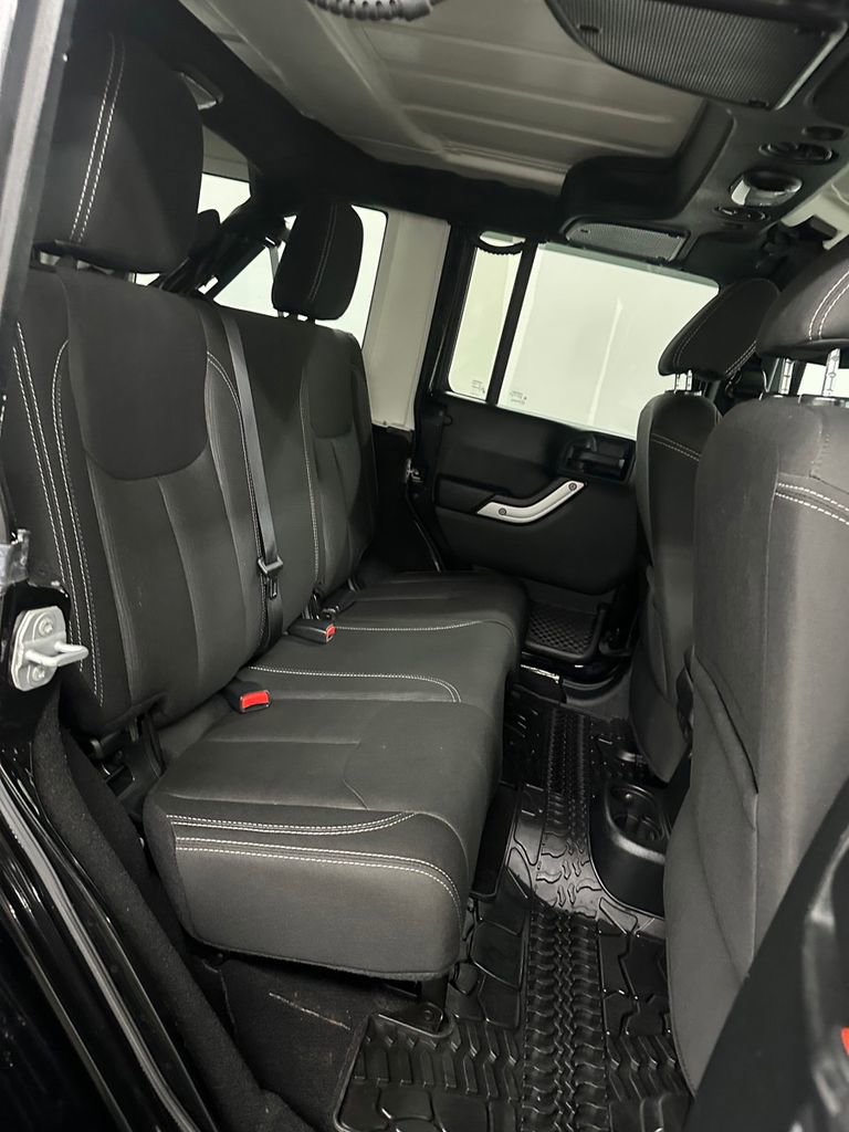 Used 2017 Jeep Wrangler Unlimited Sahara w/ Connectivity Group image 32