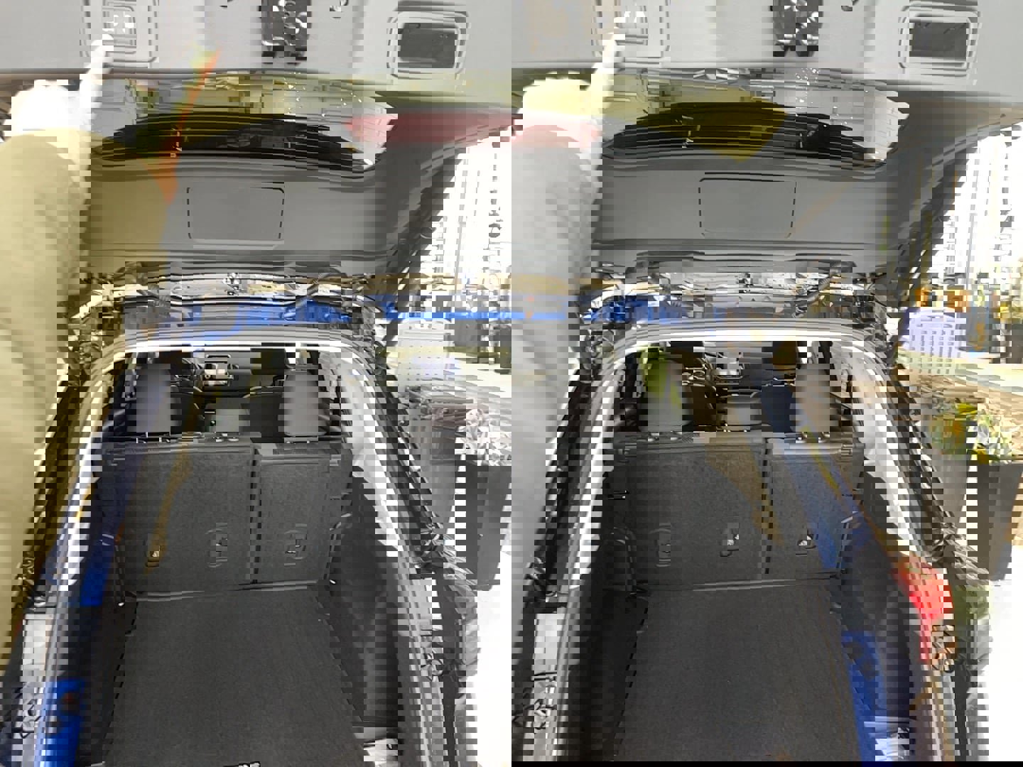 Used 2025 Nissan Rogue SV image 9