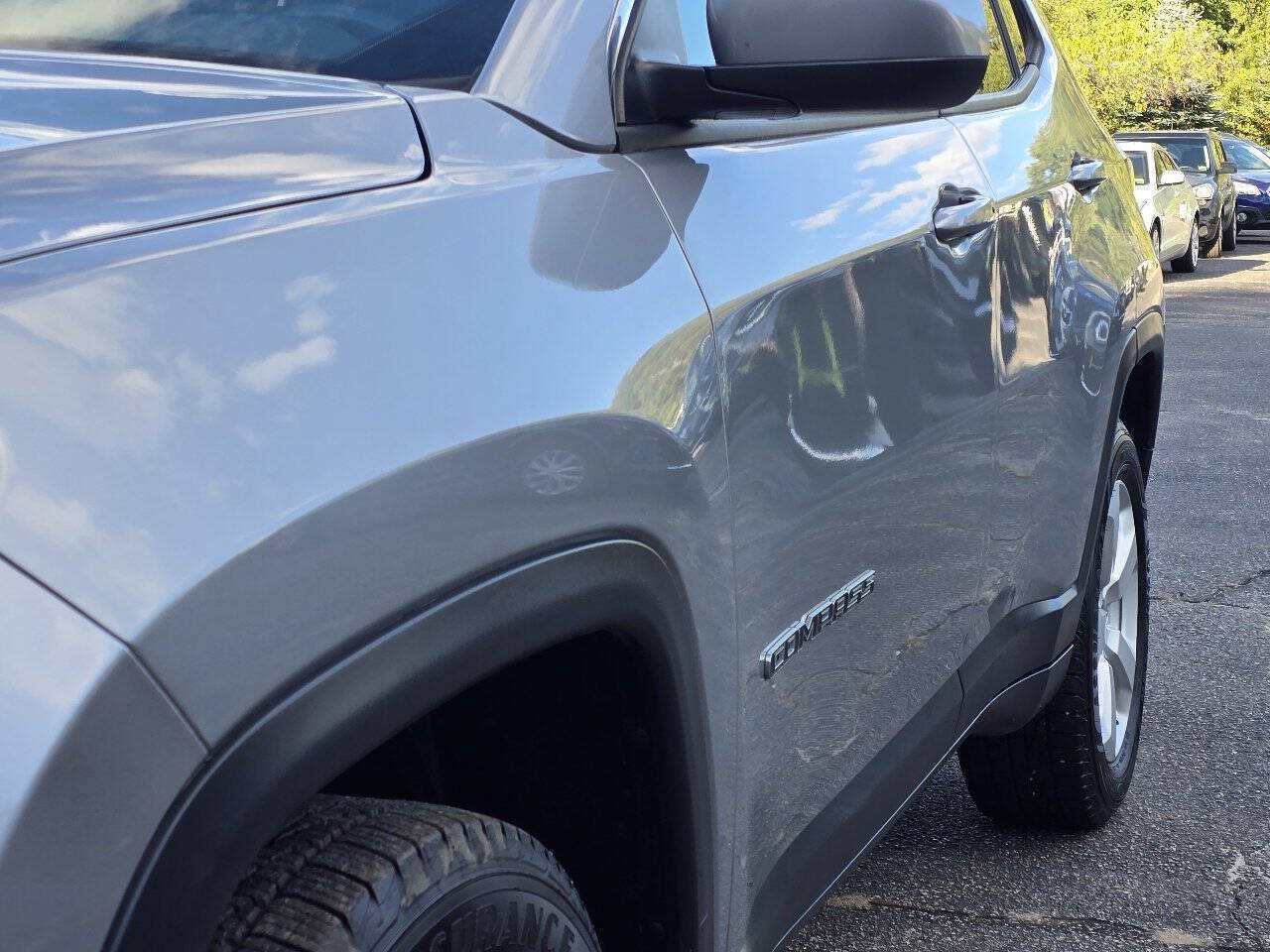 Used 2018 Jeep Compass Latitude w/ Cold Weather Group AWD/4WD image 14