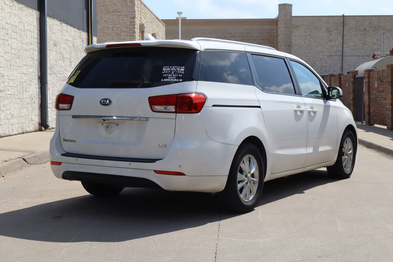 Used 2018 Kia Sedona LX w/ LX Essentials Premium Package FWD image 3