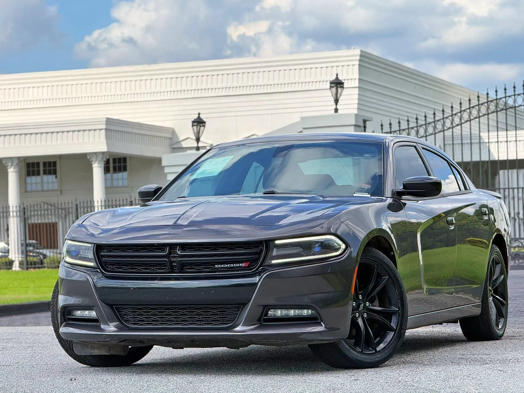 Used 2017 Dodge Charger SXT w/ Blacktop Package RWD image 2