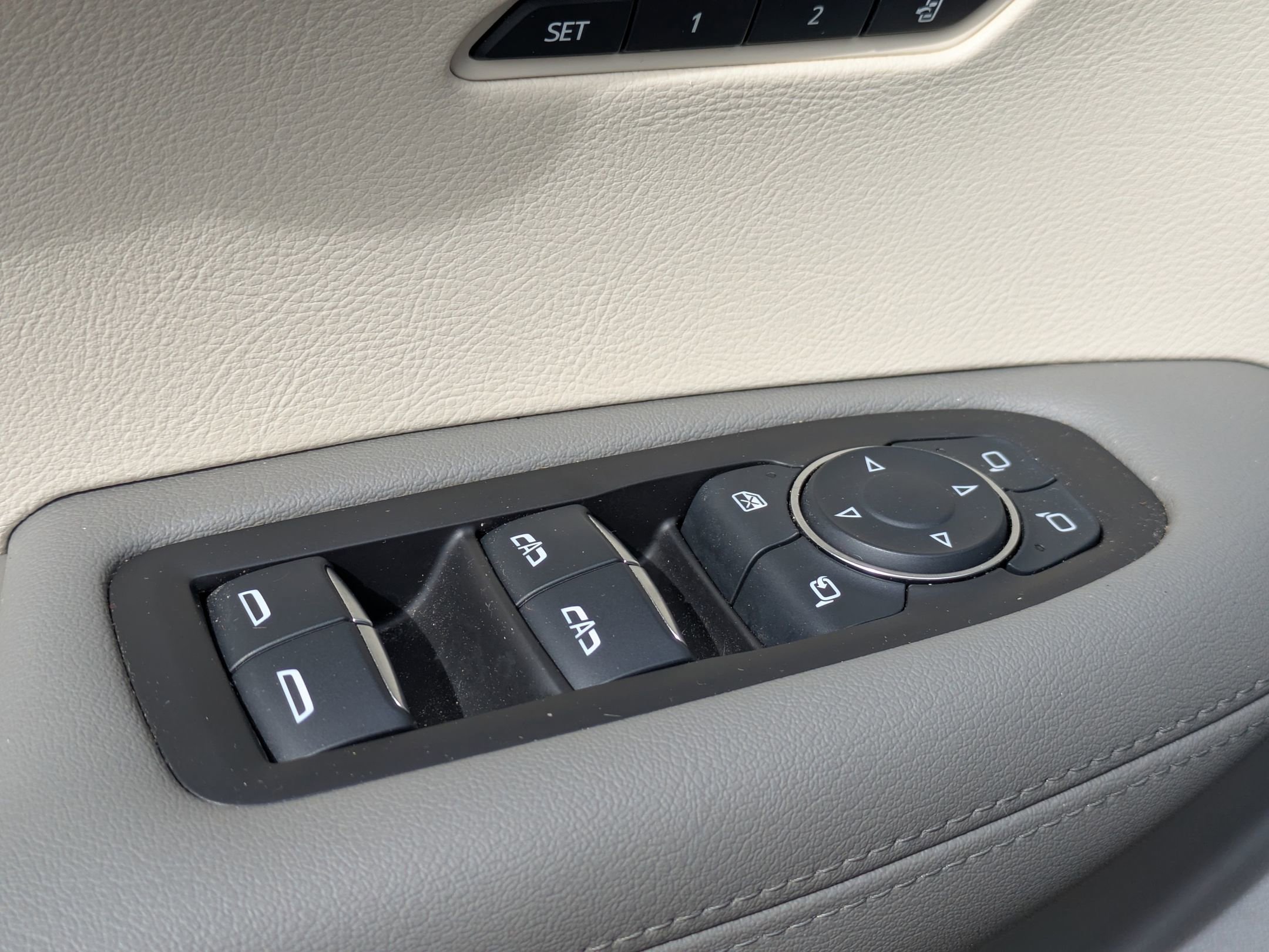 Used 2023 Cadillac XT6 Premium Luxury w/ Technology Package image 11