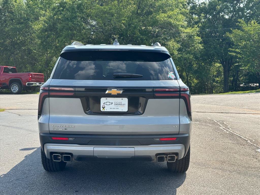 Used 2024 Chevrolet Traverse LT FWD image 4