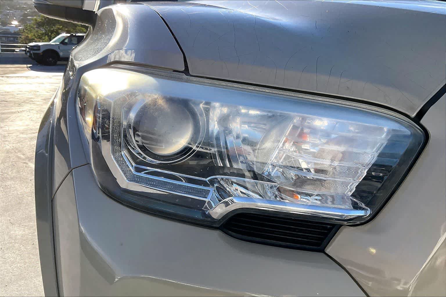 Used 2019 Toyota Tacoma TRD Sport AWD/4WD image 31