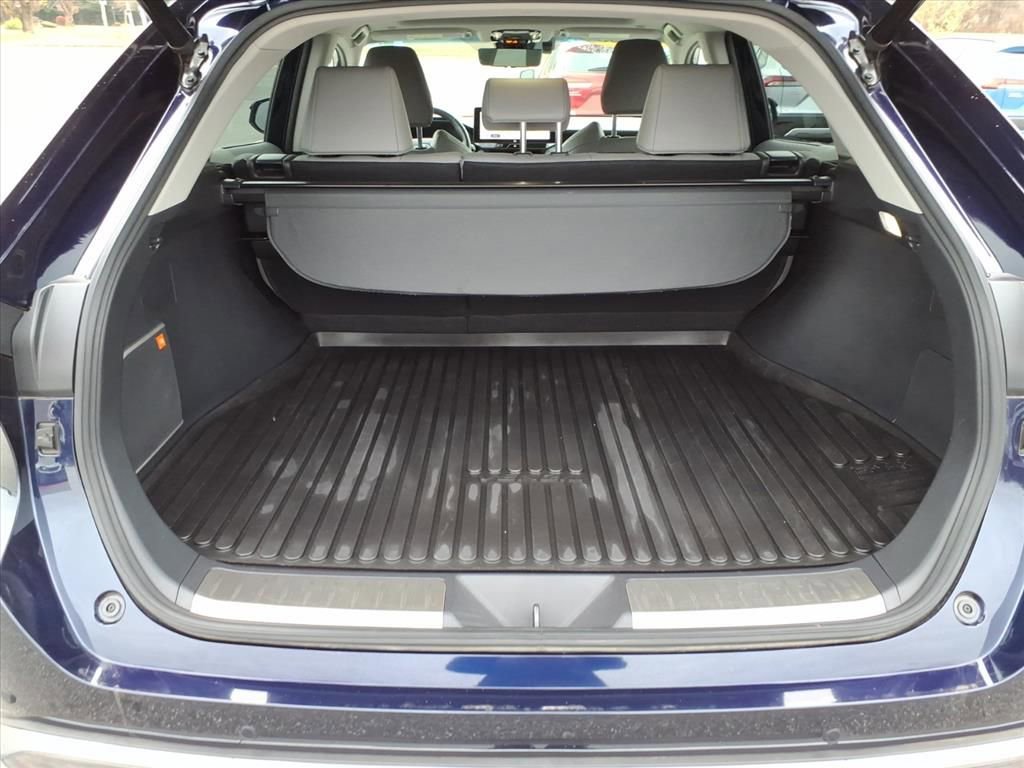 Used 2023 Toyota Venza Limited image 11