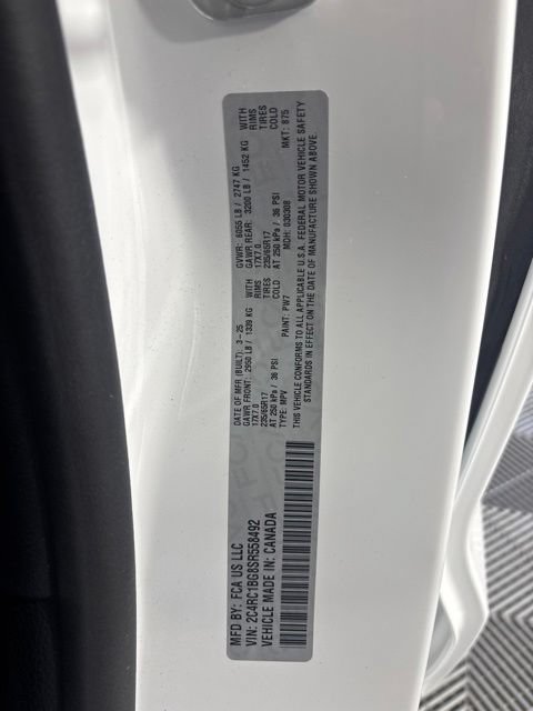 Used 2025 Chrysler Pacifica Select FWD image 18