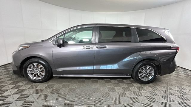 Used 2021 Toyota Sienna LE FWD image 6
