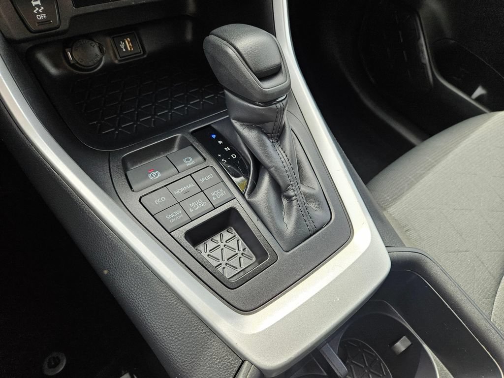 Used 2025 Toyota RAV4 XLE AWD/4WD image 30