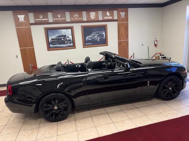 Used 2018 Rolls-Royce Dawn RWD image 25