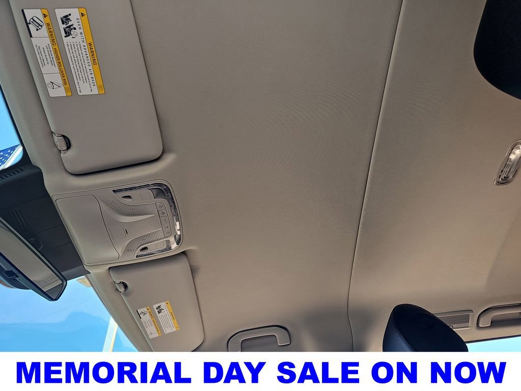 Used 2023 Mercedes-Benz Metris Passenger image 29