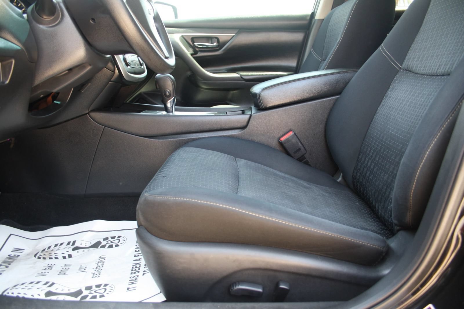 Used 2016 Nissan Altima 2.5 S w/ Interior Lighting Package FWD image 9