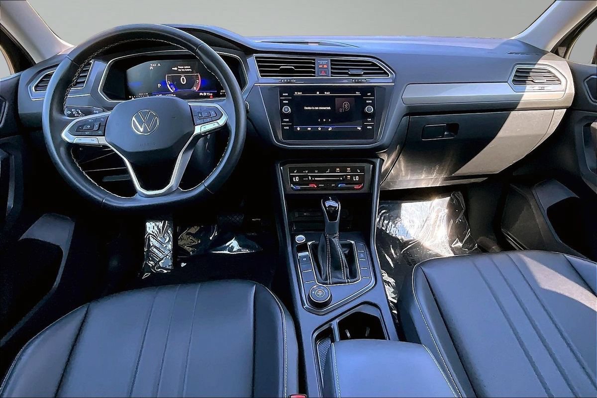 Used 2023 Volkswagen Tiguan SE w/ Panoramic Sunroof Package AWD/4WD image 19
