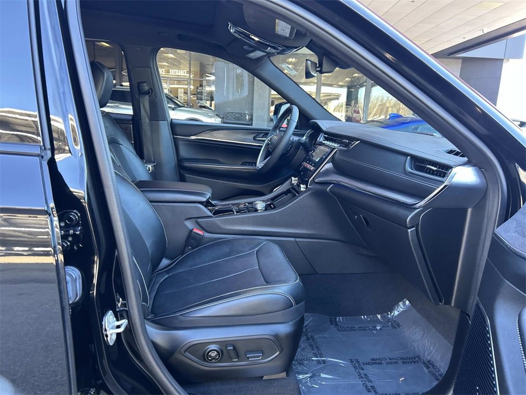 Used 2023 Jeep Grand Cherokee Overland image 19