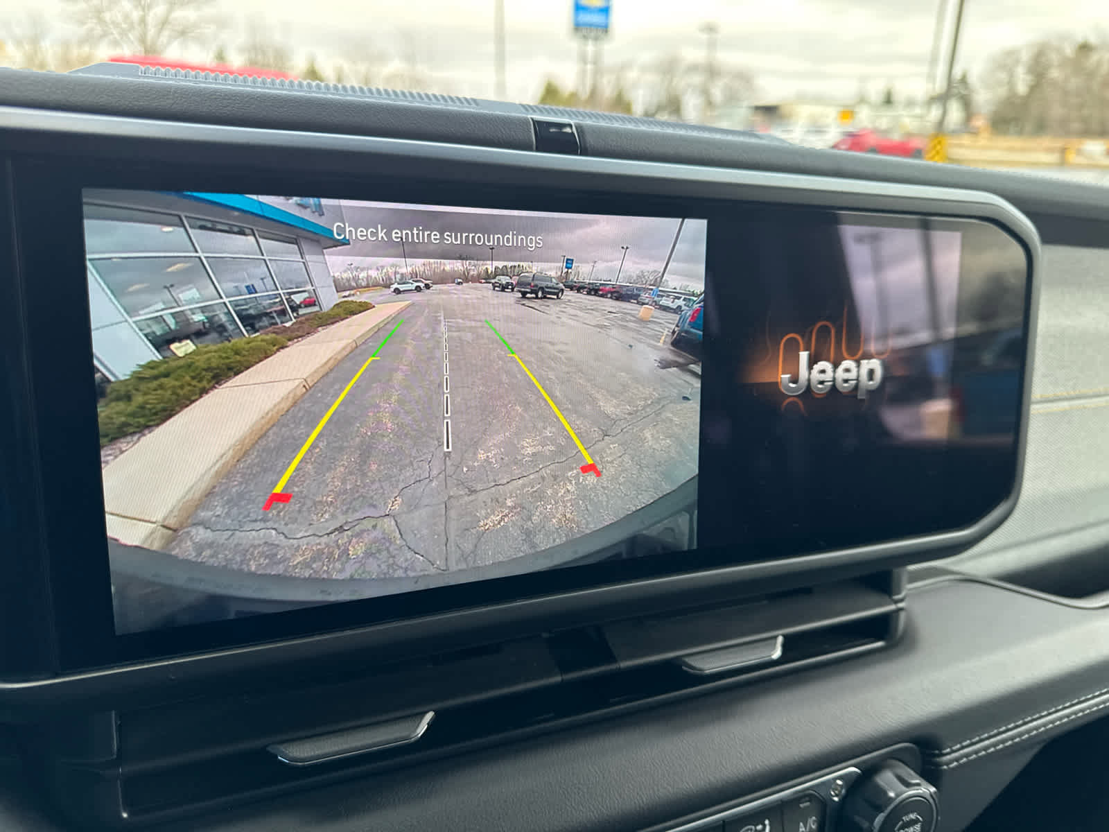 Used 2025 Jeep Wrangler Sahara w/ Safety Group image 23