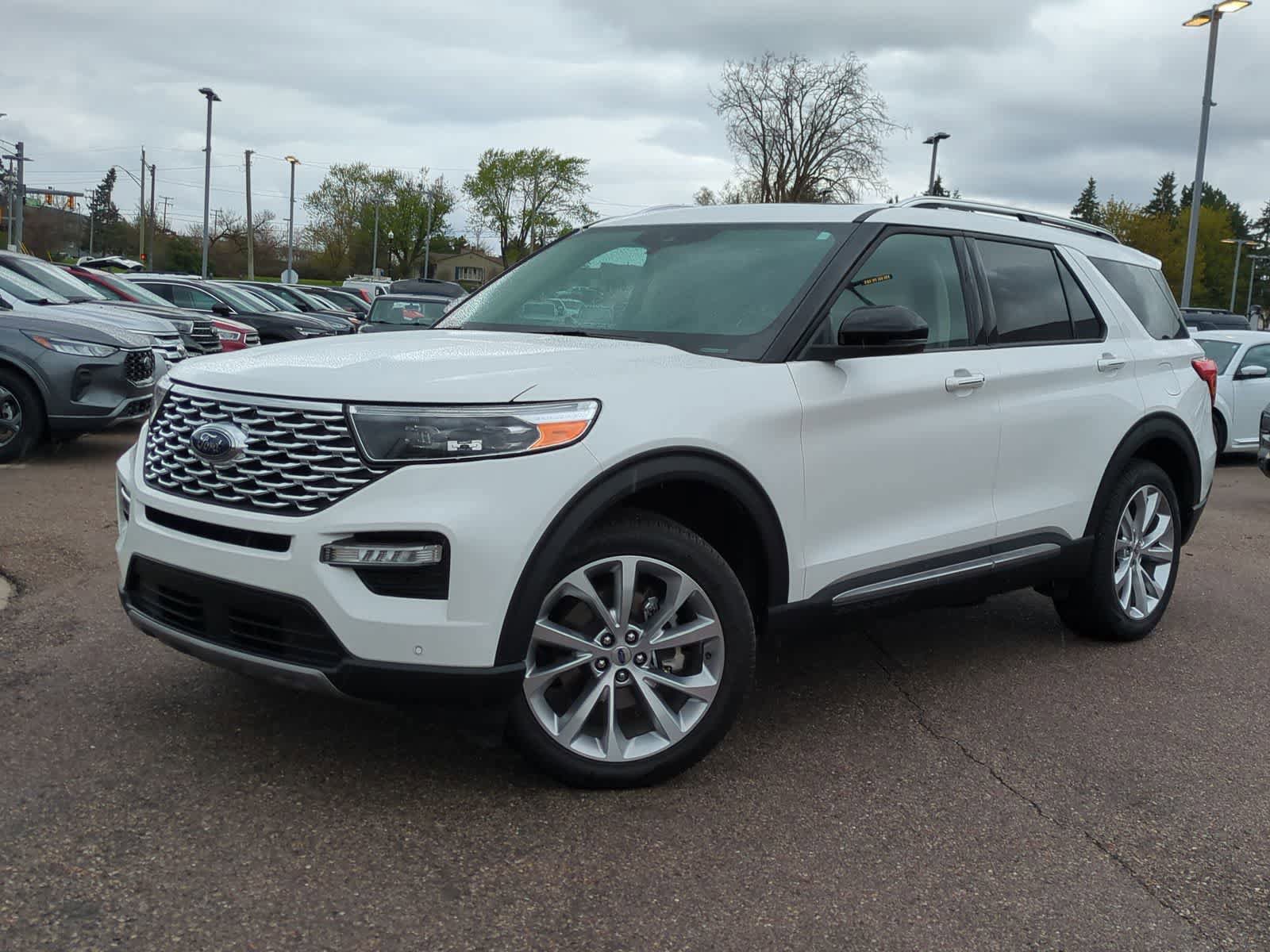 Used 2023 Ford Explorer Platinum w/ Technology Package AWD/4WD image 1