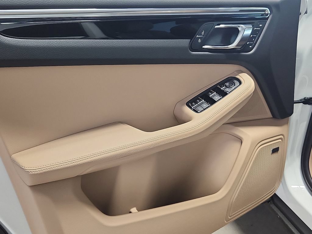 New 2026 Porsche Macan AWD/4WD image 13