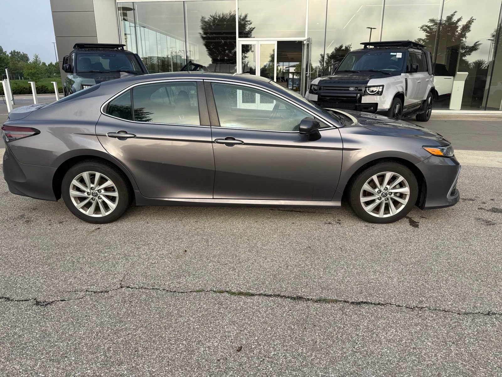 Used 2021 Toyota Camry LE FWD image 4
