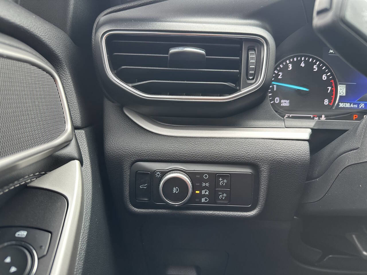 Used 2024 Ford Explorer XLT w/ Equipment Group 202A image 21