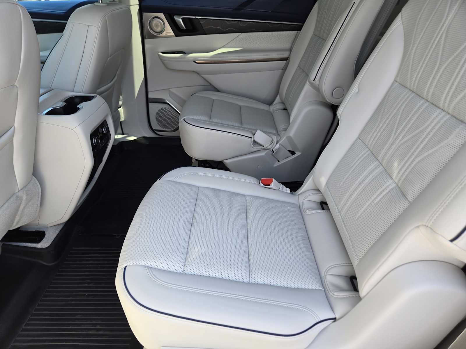 Certified 2026 Buick Enclave Avenir w/ Super Cruise Package AWD/4WD image 30