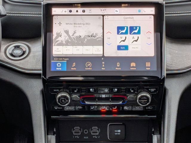 Used 2023 Jeep Grand Cherokee Overland w/ Luxury Tech Group IV AWD/4WD image 15