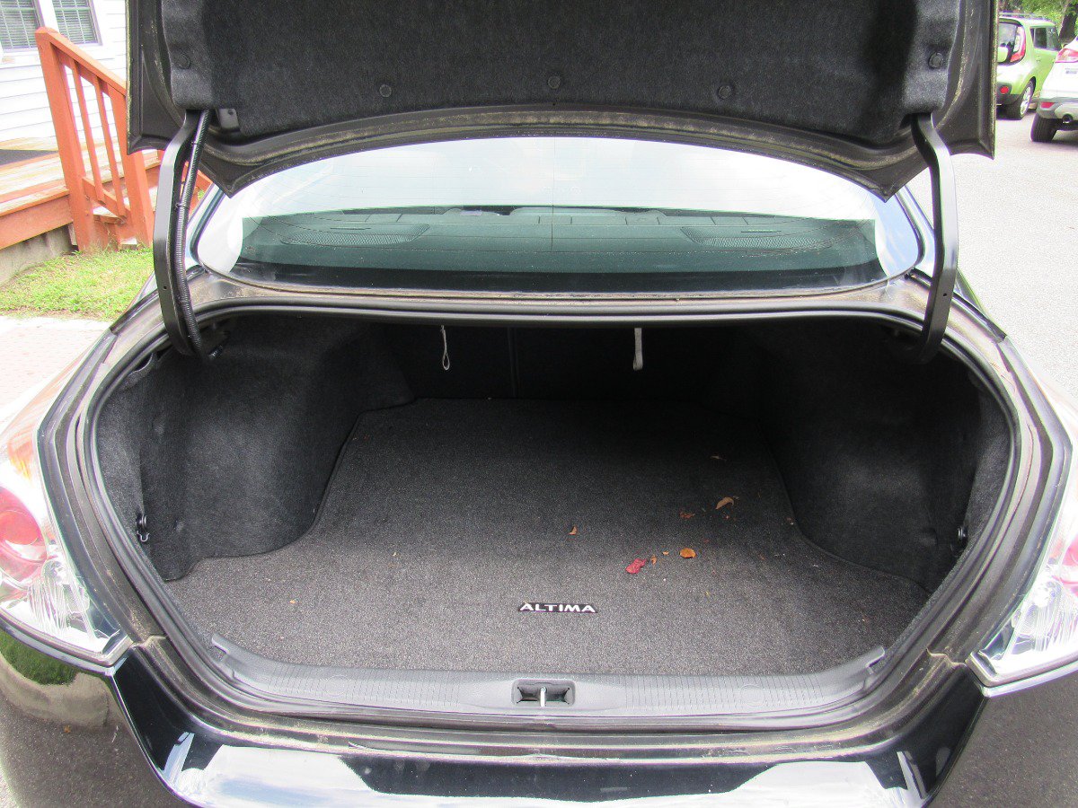 Used 2012 Nissan Altima 3.5 SR w/ Sport Pkg FWD image 10