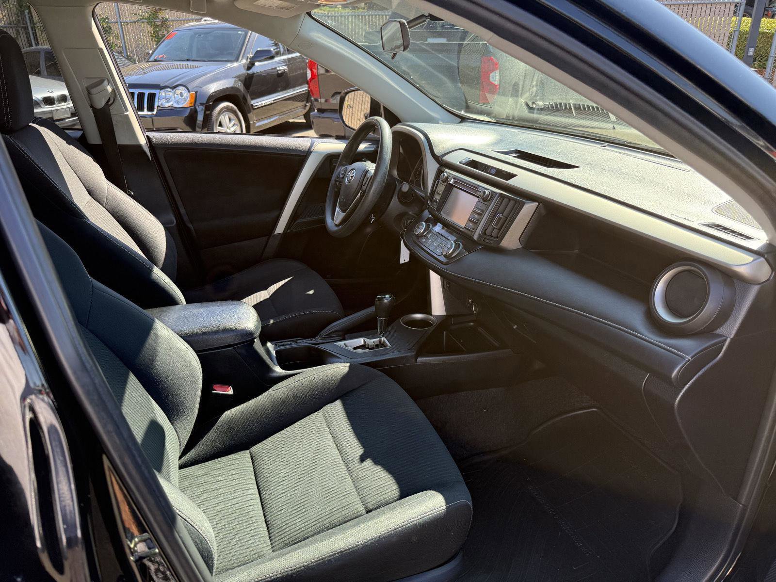 Used 2013 Toyota RAV4 XLE image 21